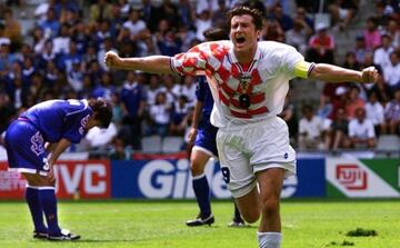 En lo que fue su primera participación en una Copa del Mundo, la Selección de Croacia sorprendió al meterse hasta la semifinal en la cual fue derrotada 2-1 por la local Francia. En el partido por el tercer lugar, los croatas vencieron por 2-1 a Holanda.
