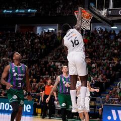 Un Madrid heroico tumba al Unicaja del récord de triples