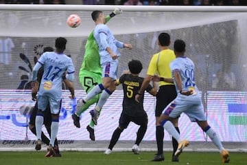 Keylor Navas connects with Cristiano Ronaldo and it's a penalty. Ronaldo converts.