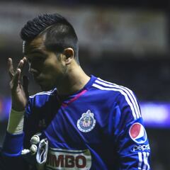 Aficionados comparan a Jiménez con Karius y Allison