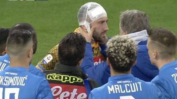 Ospina, tras el golpe con Pussetto en el Nápoles-Udinese. En el 40' se desplomó sobre el césped.