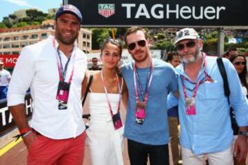 El jugador del rugby Jamie Roberts y los actores Alicia Vikander, Michael Fassbender y Liam Cunningham 