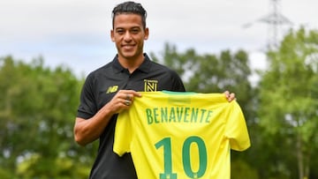 Benavente lucir&aacute; el 10 en el Nantes por Ronaldinho