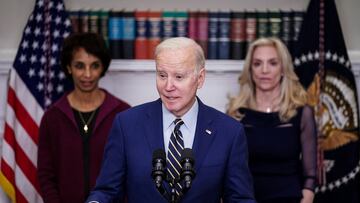 U.S. President Joe Biden, flanked by Cecilia Rouse, Chair of the Council of Economic Advisers, and Lael Brainard, Assistant to the President and Director of the National Economic Council, deliverer remarks about the economy and the February jobs report in the Roosevelt Room of the White House in Washington, D.C., U.S., March 10, 2023. REUTERS/Sarah Silbiger