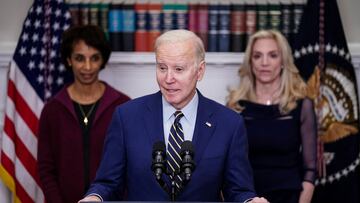 U.S. President Joe Biden, flanked by Cecilia Rouse, Chair of the Council of Economic Advisers, and Lael Brainard, Assistant to the President and Director of the National Economic Council, deliverer remarks about the economy and the February jobs report in the Roosevelt Room of the White House in Washington, D.C., U.S., March 10, 2023. REUTERS/Sarah Silbiger