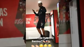 Vidal mostró el bautizo de Urra y Barrios en la Roja: ¡cumbia!
