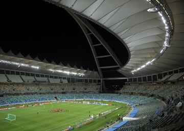 A 24 horas del encuentro entre España y Suiza, el estadio Moses Mabhida de Durban, ya estaba totalmente acondicionado para acoger el encuentro. Hasta allí se desplazarían acerca de 7.000 seguidores españoles para animar a La Roja: la FIFA había vendido cerca de 4.000 entradas y la Federación, otras 3.000...
