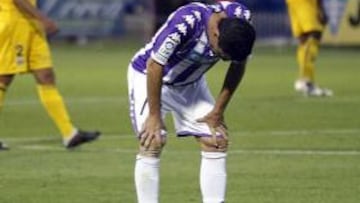 <b>DESFONDADOS. </b>Los jugadores del Valladolid lo dieron todo en el campo, pero acabaron cediendo un empate por cansancio.