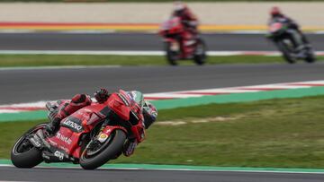 Bagnaia lidera la carrera del GP de San Marino con la Ducati.