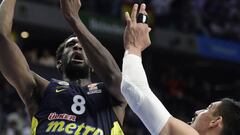 Ekpe Udoh, lanza ante Gustavo Ay&oacute;n.