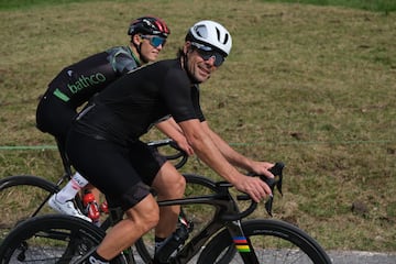 A sus 47 años, Óscar Freire logró 70 victorias en su carrera, siendo uno de los corredores más destacados de siempre, tanto a nivel nacional como internacional, con sus tres Mundiales como mayor cosecha. Disputó La Vuelta en nueve ocasiones, pero nunca la pudo acabar como corredor al retirarse para preparar las citas mundialistas. Sí logró conseguir una etapa en su tierra, Cantabria.