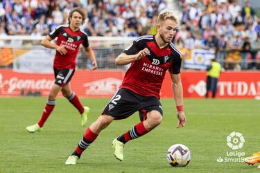Sergio Santos va mostrando cosas nuevas cuando tiene minutos. Ante el Zaragoza, Etxeberria le dio los últimos 13 y apunto estuvo de marcar en una acción personal en la que tiró un caño a Gabriel Fuentes y después quebró a Jaume Grau. Su remate final (con la zurda) se estrelló en el palo