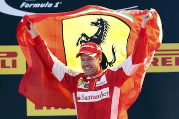 El alemán llegaba a Maranello para completar el hueco que dejaba libre Fernando Alonso. La Scu-deria sustituyó a un campeón por otro y al mismo tiempo, cumplía el sueño de la joya más exitosa de Red Bull: ir a Ferrari como su ídolo y compatriota Michael Schumacher. ‘Seb’ llegó como com-pañero de Kimi Raikkonen, consiguió dos subcampeonatos (2017 y 2018) como mejor resultado junto al equipo italiano, y tras una temporada para olvidar plagada de errores, terminó diciendo adiós en 2020 después de seis años en los que fue incapaz de ampliar su palmarés.