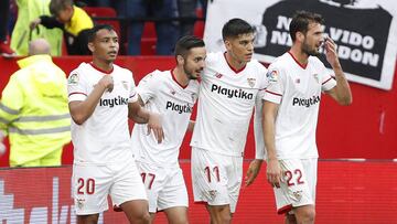 Jugadores del Sevilla durante un partido de LaLiga.