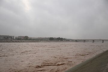 Vista general del río Turia a su paso por Valencia.