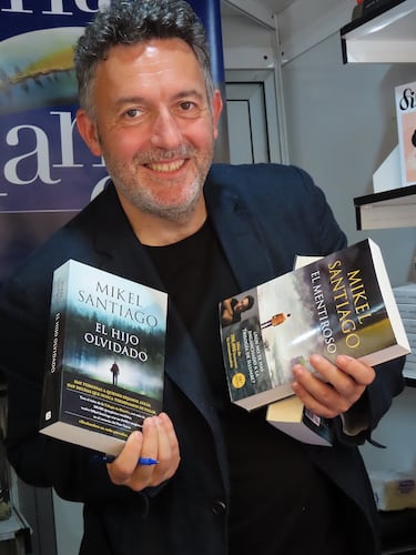 Mikel Santiago, autor de ‘La chica del lago’: “Todo podemos sentirnos alienados con nuestro trabajo”