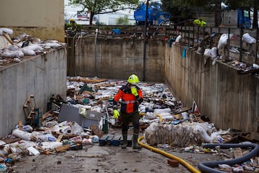 Destrozos en las inmediaciones del centro comercial Bonaire, en Aldaia, Valencia.