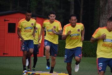 La primera práctica de la Selección en territorio italiano fue para realizar trabajos de recuperación física en campo y gimnasio. Cambiasso se unió al cuerpo técnico.