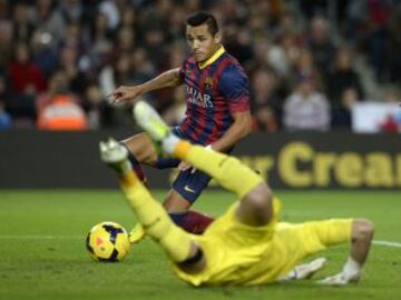 Barcelona-Espanyol. 1-0. Alexis anota el primer gol.