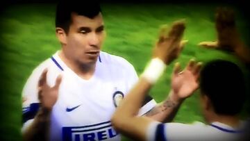 Así se fue de la cancha Gary Medel tras posible lesión