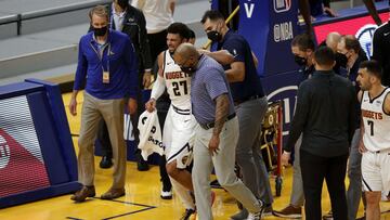 SAN FRANCISCO, CALIFORNIA - APRIL 12: Jamal Murray #27 of the Denver Nuggets is helped off the court after an injury in their game against the Golden State Warriors at Chase Center on April 12, 2021 in San Francisco, California. NOTE TO USER: User expressly acknowledges and agrees that, by downloading and or using this photograph, User is consenting to the terms and conditions of the Getty Images License Agreement. Ezra Shaw/Getty Images/AFP
== FOR NEWSPAPERS, INTERNET, TELCOS & TELEVISION USE ONLY ==