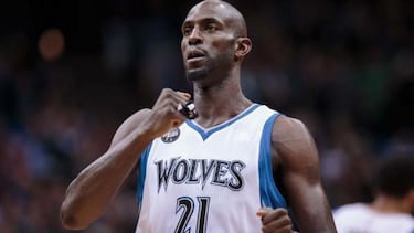 Kevin Garnett salta a la cancha en Mi Equipo de NBA 2K18