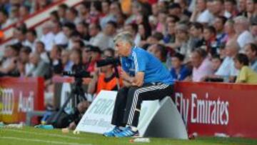 Ancelotti, durante el amistoso en Bournemouth.