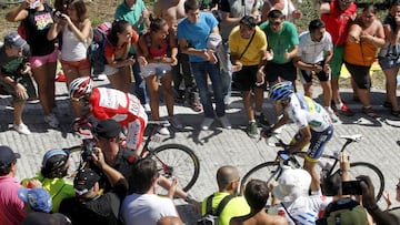 Joaquim 'Purito' Rodríguez y Alberto Contador suben las rampas del Mirador de Ézaro en la duodécima etapa de La Vuelta 2012.