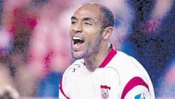 <b>GOLEADOR. </b>Frederick Kanouté marcó los dos tantos del Sevilla en el partido de ida.