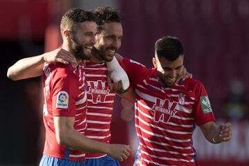 El Granada festeja el gol a la Real Sociedad./AFP