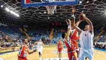 <b>DESPEDIDA AL PABELLÓN.</b> El del miércoles fue el último Trofeo de Navidad que se disputará en el Pabellón de la Ciudad Deportiva madridista.