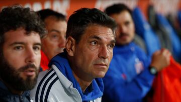 Futbol, Universidad de Chile vs Cobresal.
Fecha 14, campeonato Nacional 2023.
El entrenador de Universidad de Chile Mauricio Pellegrino , diirge durante el partido contra Cobresal por primera division disputado en el estadio Santa Laura en Santiago, Chile.
15/05/2023
Dragomir Yankovic/Photosport
Football, Universidad de Chile vs Cobresal.
14th date, 2023 National Championship.
Universidad de Chile?s head coach Mauricio Pellegrino , gestures during the game against Cobresal for first division match at the Santa Laura stadium in Santiago, Chile.
09/05/2023
Dragomir Yankovic/Photosport