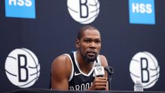 Kevin Durant, durante una comparecencia de prensa con los Brooklyn Nets de la NBA