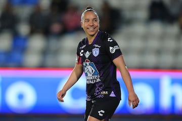 Charlyn Corral durante un partido con el Pachuca Femenil.