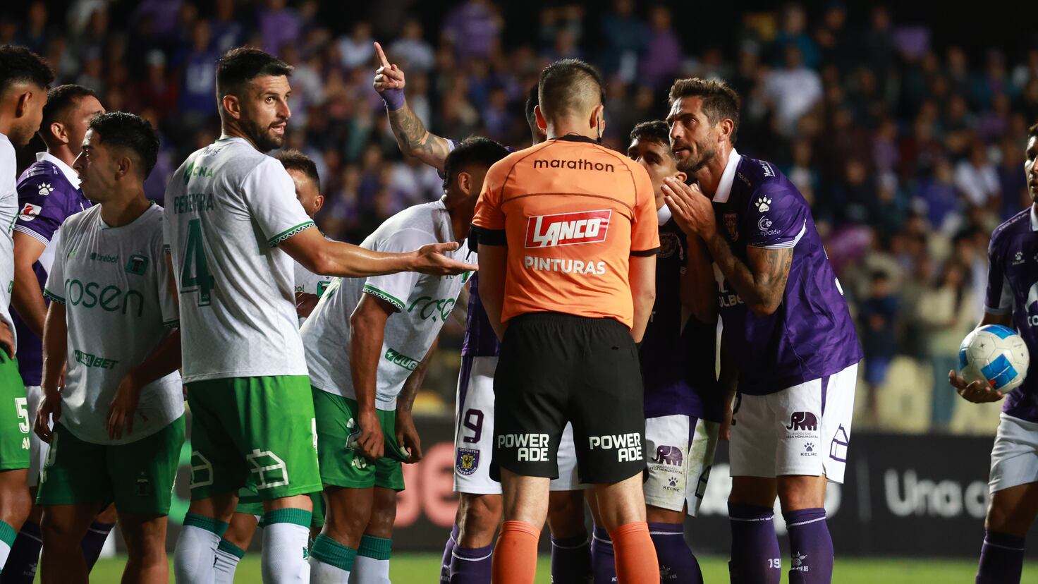 Marcelo Salas acusa robo en partido de fútbol chileno Marcelo Salas acusa robo en partido de fútbol chileno