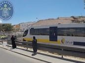 Al menos cuatro heridos tras el choque de un tren con un camión grúa