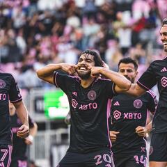 Rodolfo Pizarro en el radar del AEK Atenas