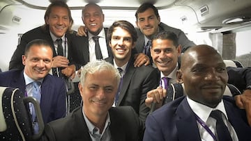 José Mourinho junto a varios exjugadores del Real Madrid