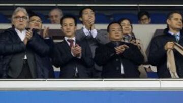 Mao Ye Wu, el s&aacute;bado en el palco del RCDE Stadium junto a Chen Yansheng.
 
 
 
 
 