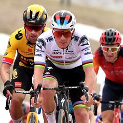 El pelotón sube a Evenepoel de la mano