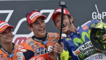 Márquez con su cámara.