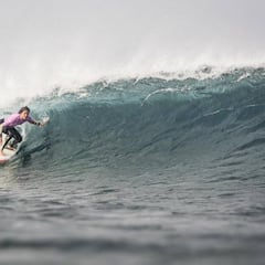 Leticia Canales: "Me dicen que surfeo como un chico, pero surfeo como una chica fuerte"