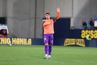 David Gil se posiciona en la portería del Cádiz