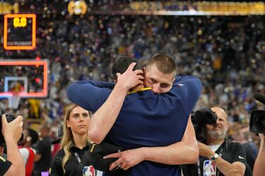 El héroe de las finales, Jokic, fue el más aclamado en la celebración del campeonato.