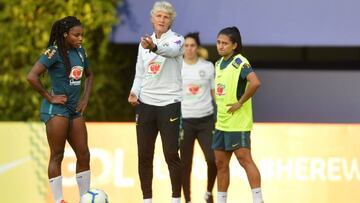 Pia Sundhage, en un entrenamiento con Brasil.