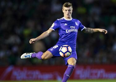 Luka Modric extends Real Madrid deal through to 2020