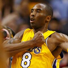 Lakers players do the viral Kobe trend