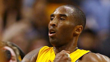 Years back, the “Kobeing” trend of yelling “Kobe” when throwing trash in a trashcan went viral and the Los Angeles Lakers players decided to bring it back.