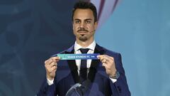 ZURICH, SWITZERLAND - JANUARY 19: Diego Benaglio draws Ulsan Hyundai FC during the FIFA Club World Cup Qatar 2020 Draw on January 19, 2021 in Zurich, Switzerland. (Photo by Valeriano Di Domenico - FIFA/FIFA via Getty Images)