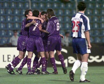 Das Antas, el estadio del Oporto que ya había sido testigo del triunfo de los blancos en 1987, volvió a ver un triunfo del Madrid lejos del Bernabéu en esta competición. Los madridistas encarrilaron pronto el encuentro gracias a un gol de Hierro, de cabeza a la salida de un saque de esquina. Los portugueses, que habían salido con una disposición muy defensiva, temerosa de la pegada de los de Heynckes, gozaron de diversas ocasiones, pero la mala puntería, las malas decisiones y un inspirado Cañizares solventaron los problemas. Raúl apuntilló la victoria gracias a un pase de Roberto Carlos.